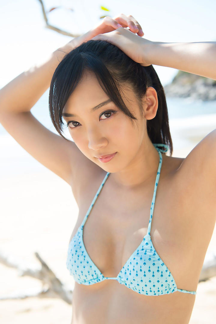 穿着性感比基尼的日本大胸美女图片