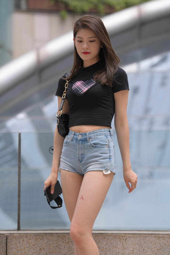 99国内精品街拍紧身牛仔裤美女性感迷人图片