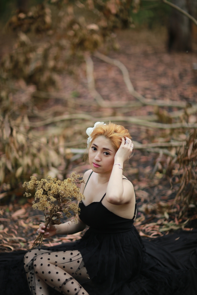 户外性感丝袜美女人体写真艺术摄影图片