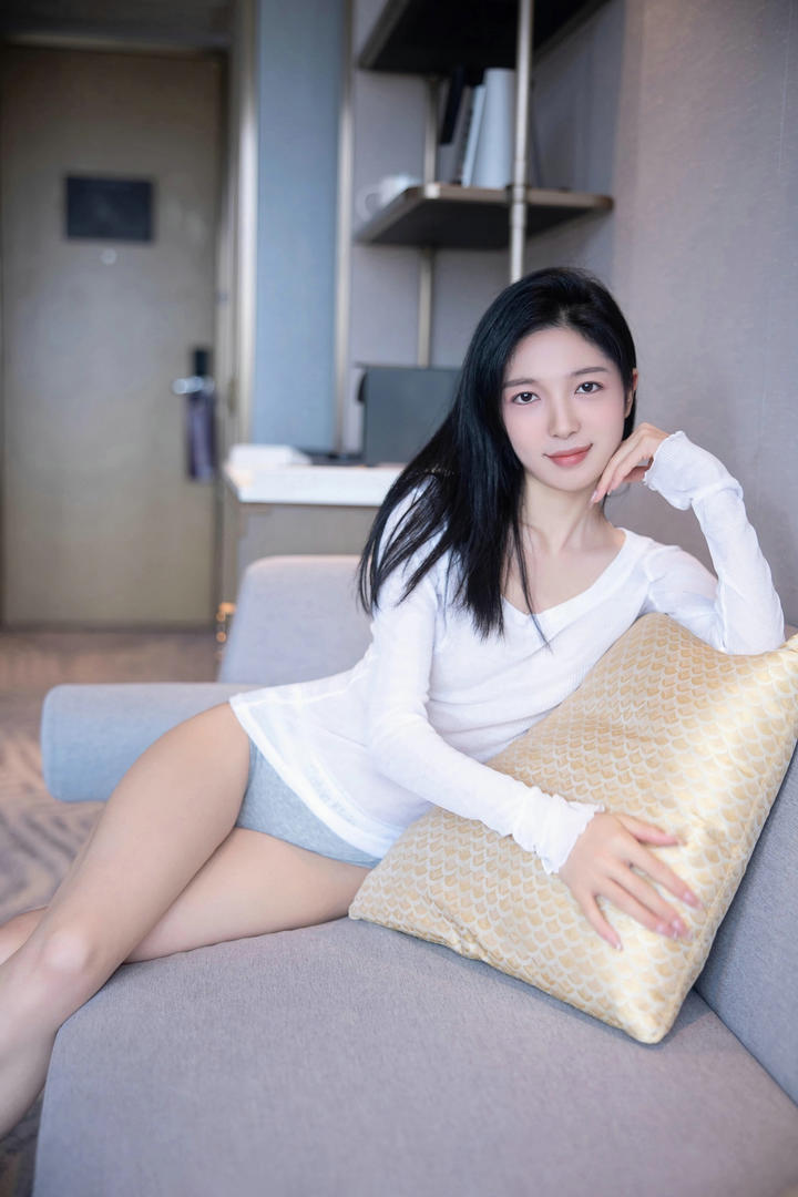 没穿裤子的性感漂亮妹子茜茜秀人网美女嫩模套图