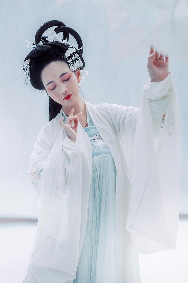 白衣飘飘的高清古装美女写真