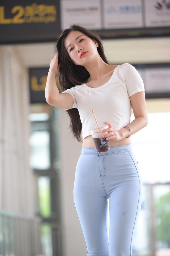 精品国产99街拍韵味御姐极品性感套图免费