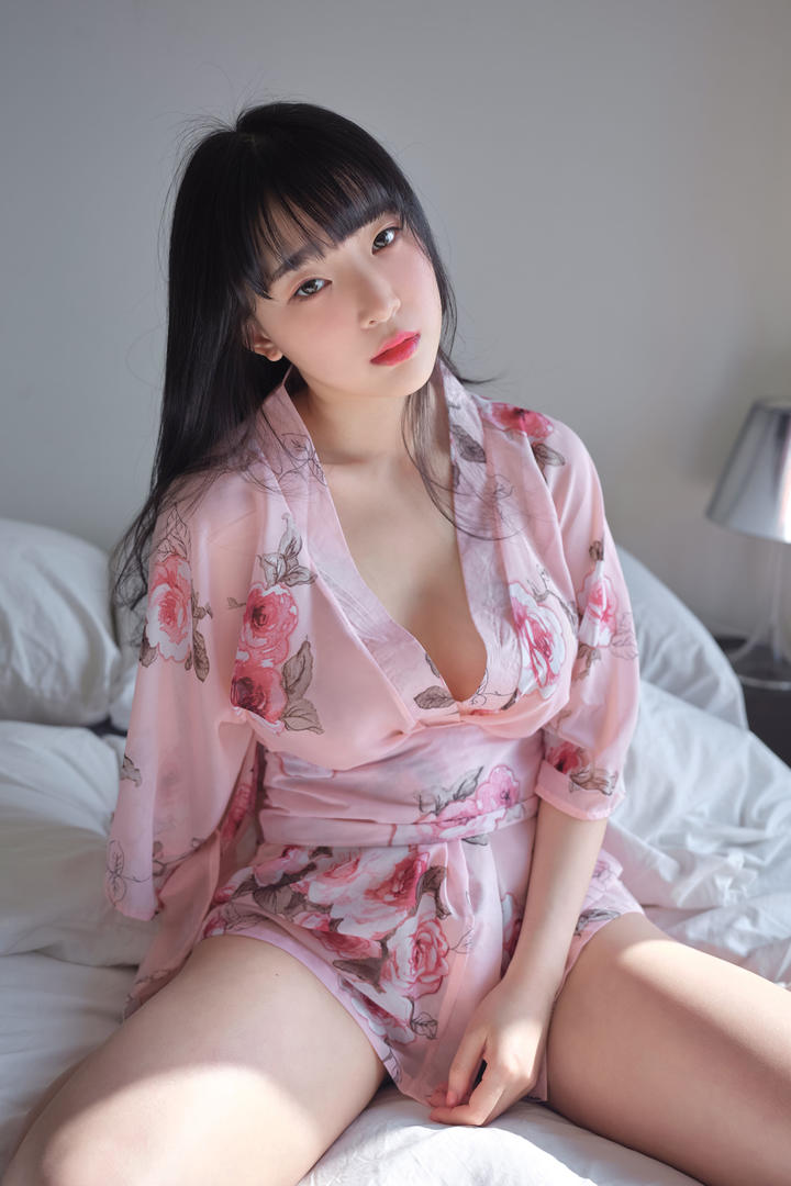 韩国睡衣美女姜仁卿99国产精品欲无码亚洲乱图片