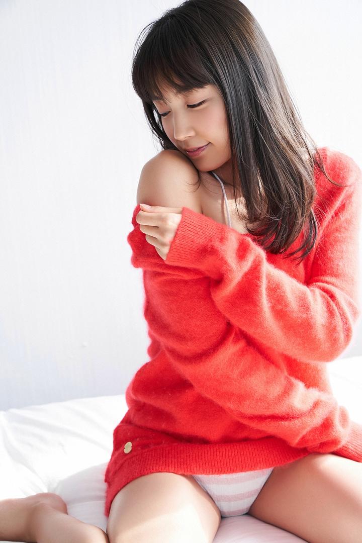 日韩av美女露肩性感图片