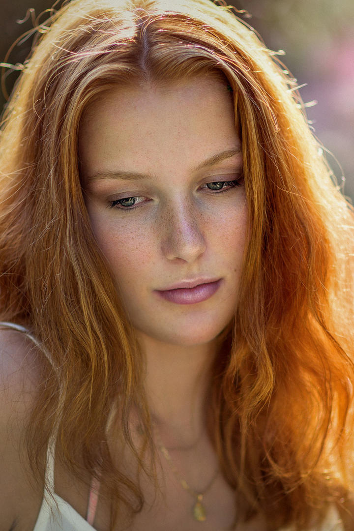 欧美清纯美女女生人物头像艺术照摄影图片