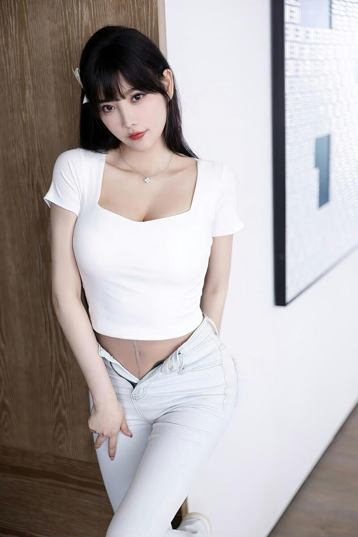 穿裤里丝的清纯宅男女神杨晨晨国产无码美女图片