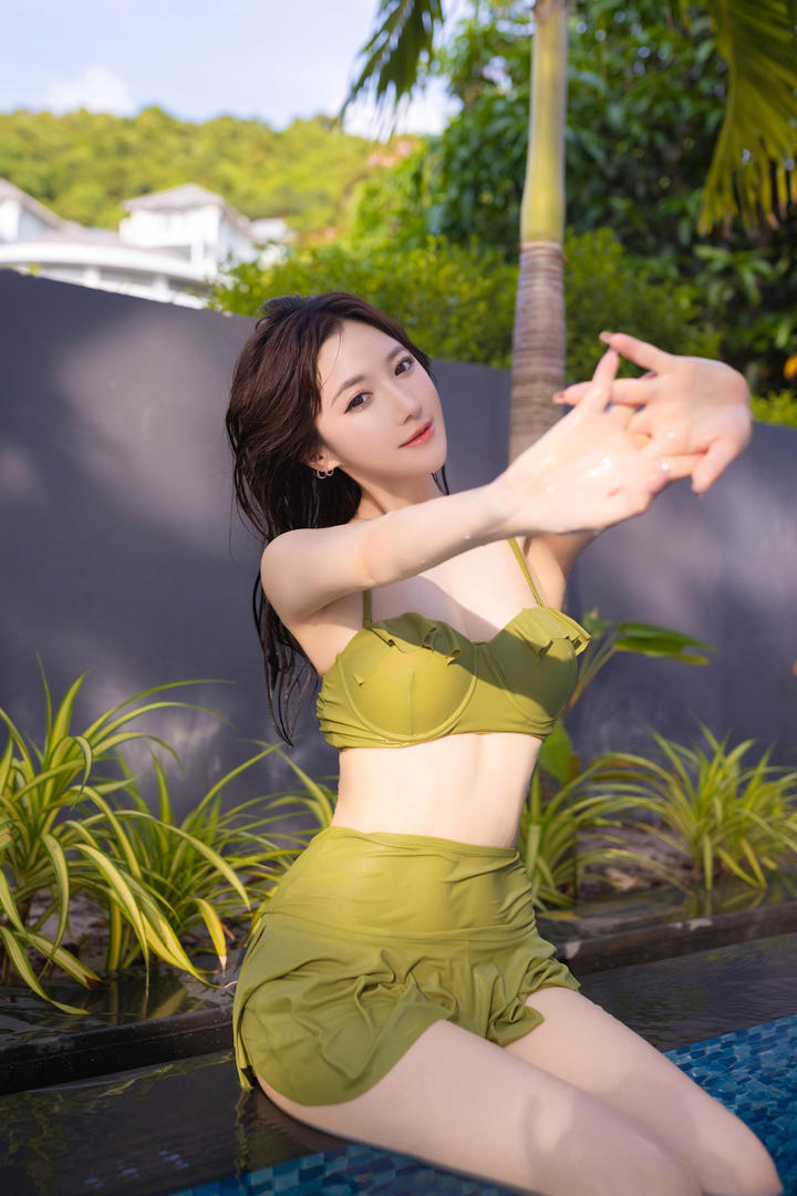 性感漂亮的泳装美女模特鱼子酱国产精品自拍图片