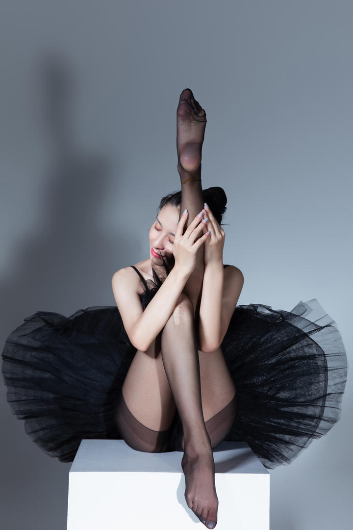 跳舞黑丝袜美女大胆艺术照片