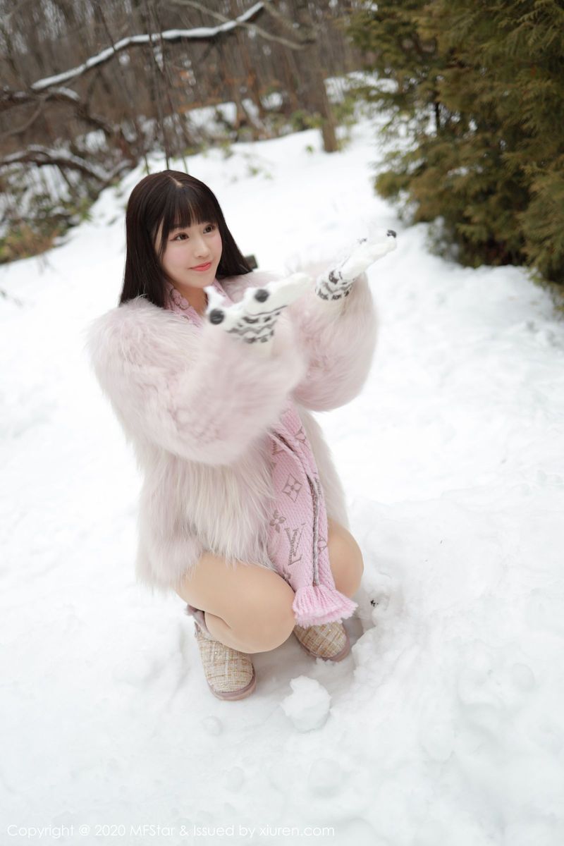 模范学院美女模特Flower朱可儿丰满身材蕾丝内衣北海道旅拍