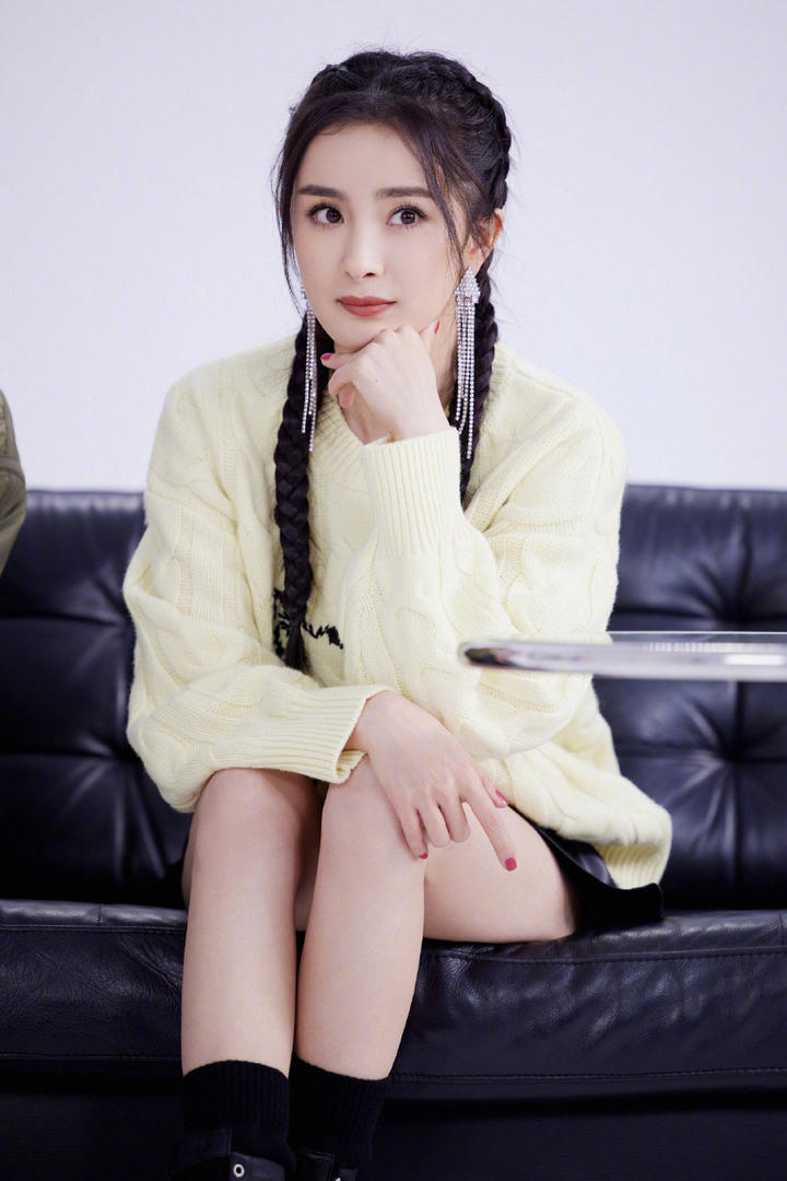 杨幂双马尾靓丽性感写真图片