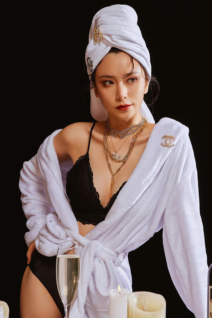 国产gogo人体模特美女性感内衣艺术写真集