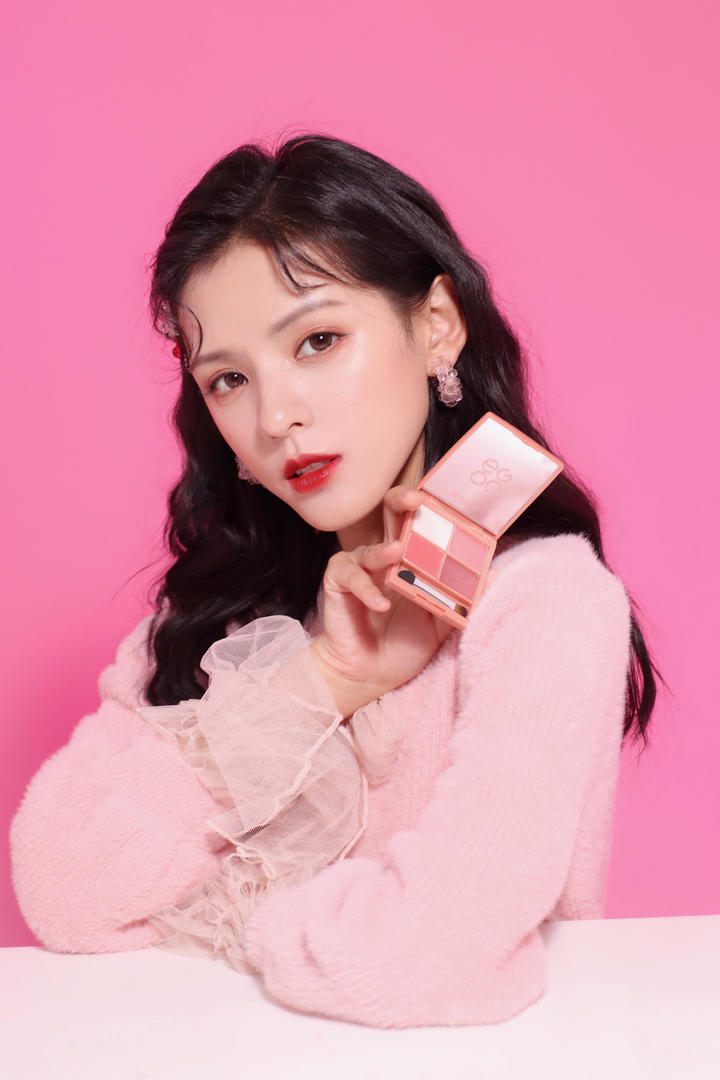 超清韩国漂亮时尚的美妆博主美女图片