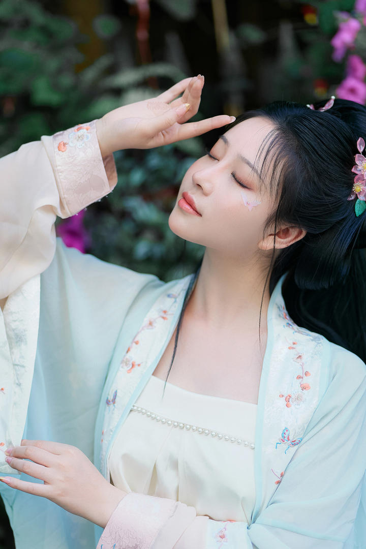 养眼汉服美女古风艺术写真图片
