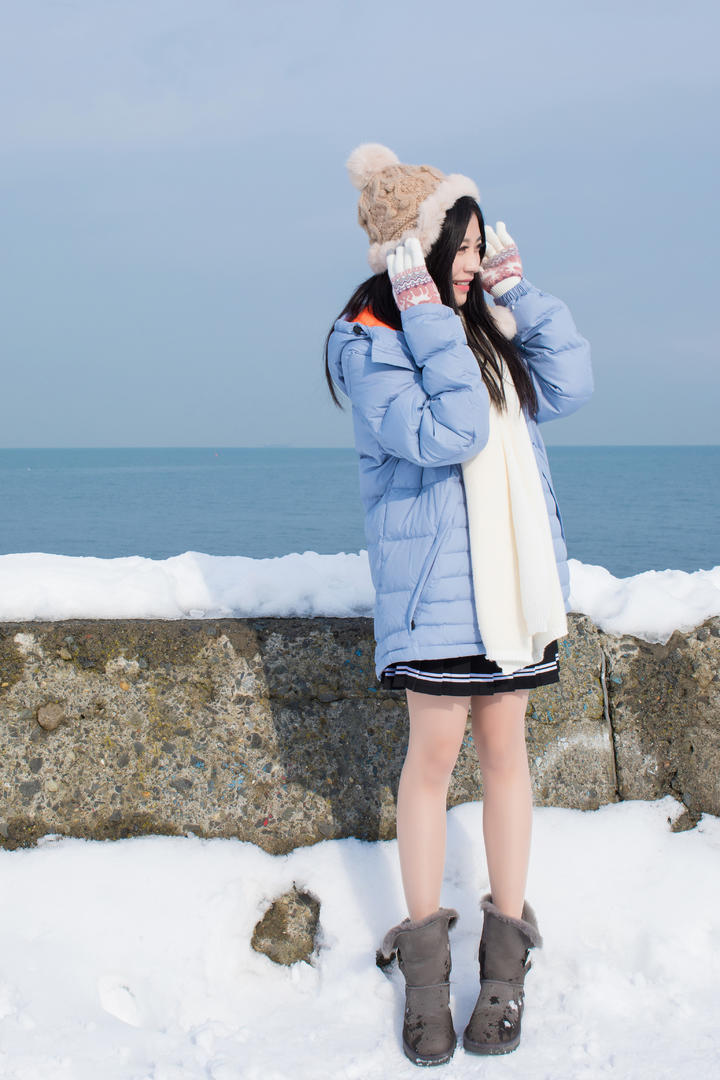站在海边的清纯女生高清图片