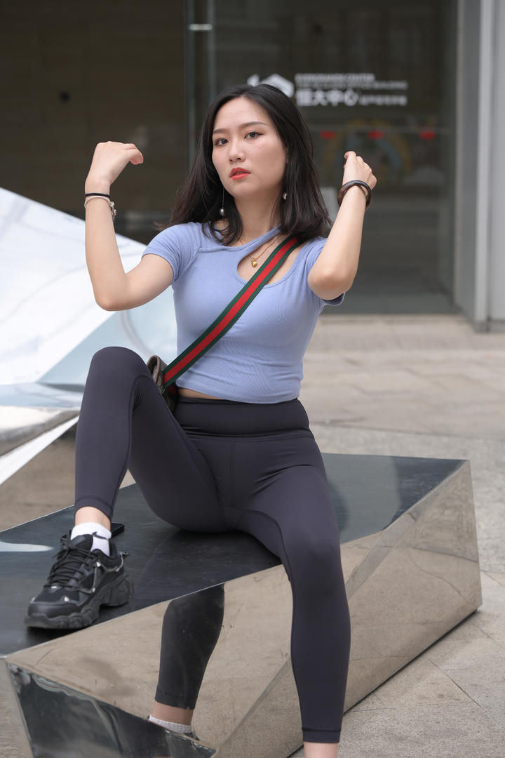国内成熟紧身裤美女推女郎无码写真大图