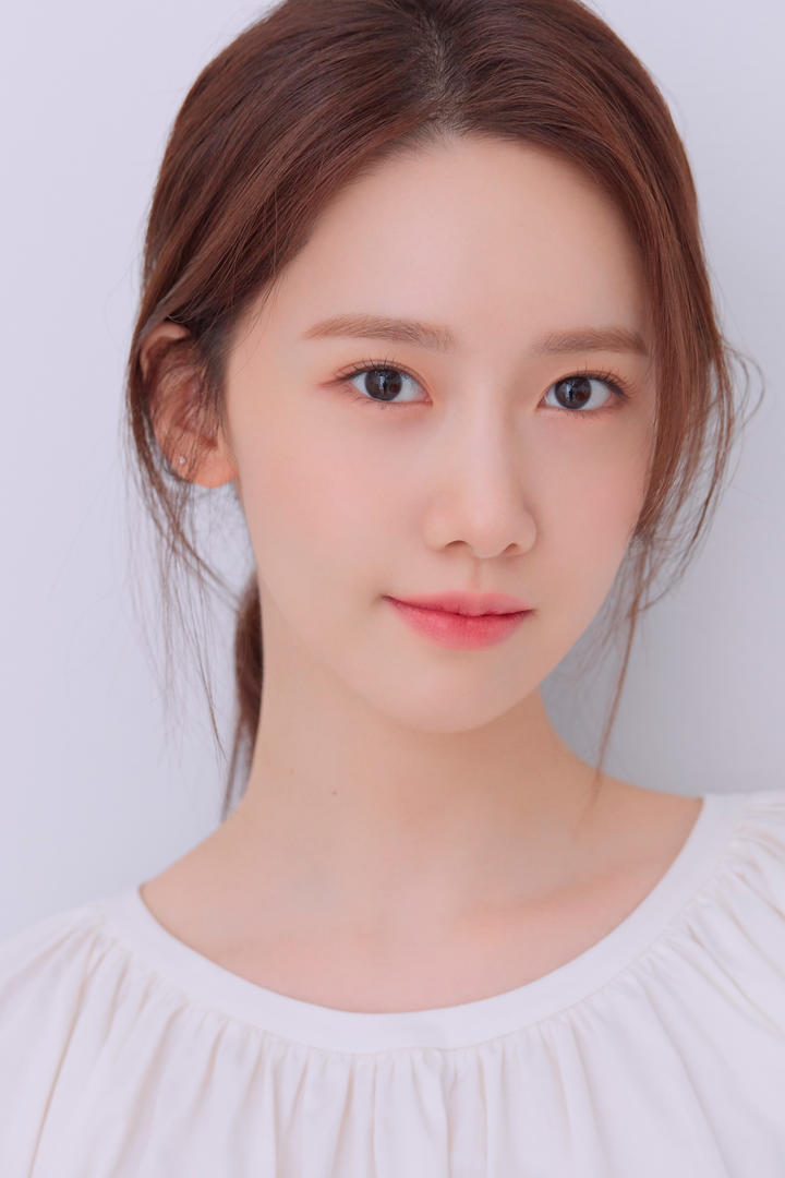 韩国十大美女林允儿清纯生活照