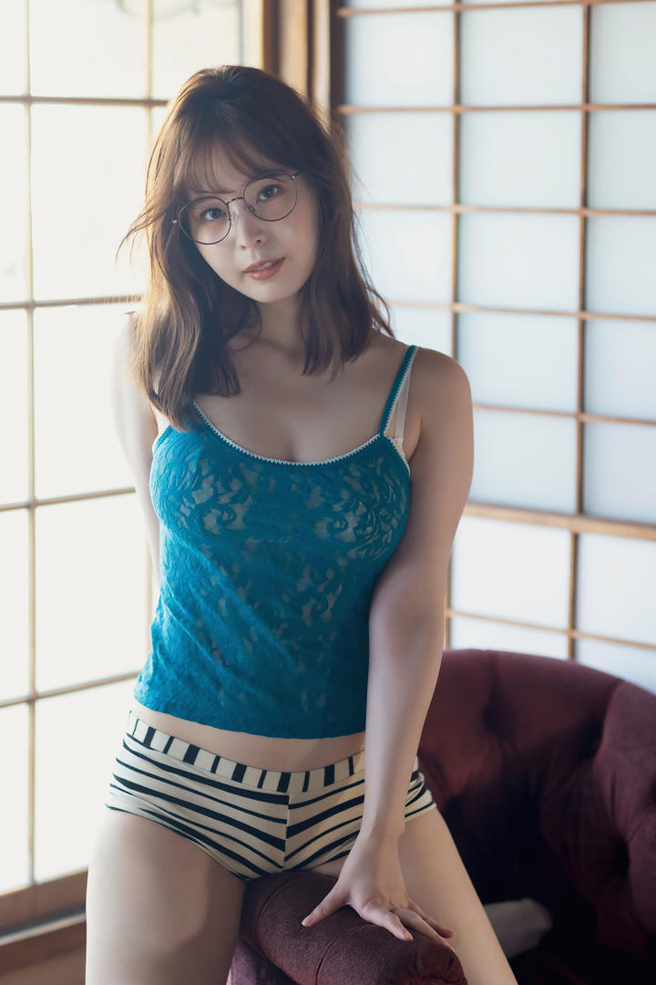 性感眼镜妹御姐图片