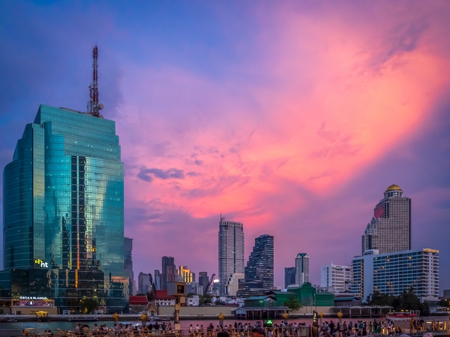 黄昏泰国城市风光摄影图片