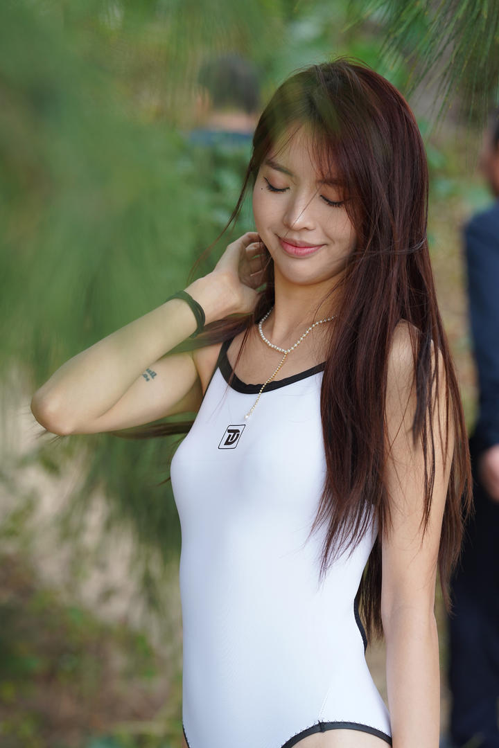 身材娇小的国产泳装美女模特高清图片