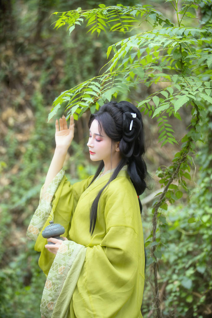 气质古装美女图片