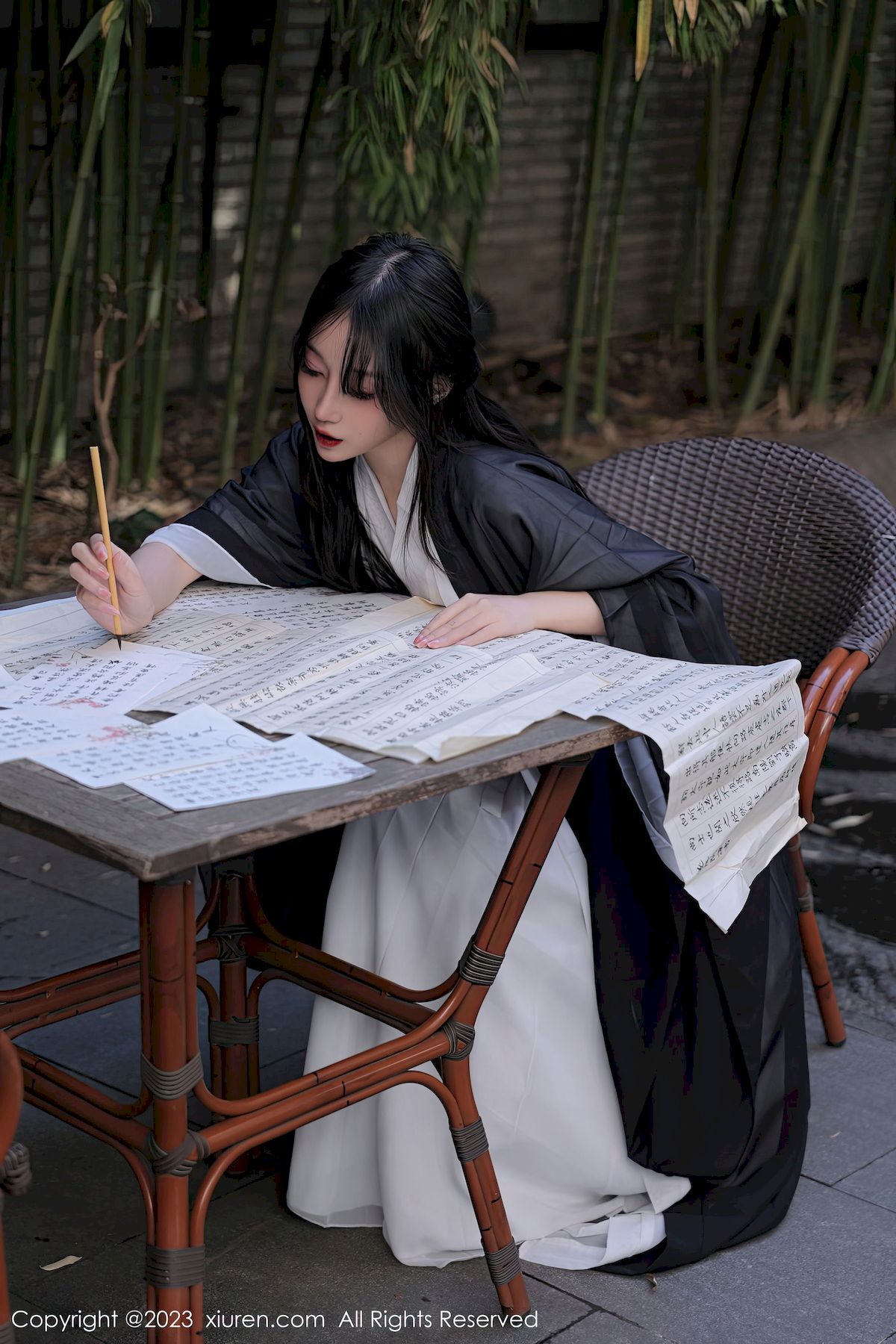 秀人网美女模特玥儿玥er白色古装服饰古典风海南旅拍