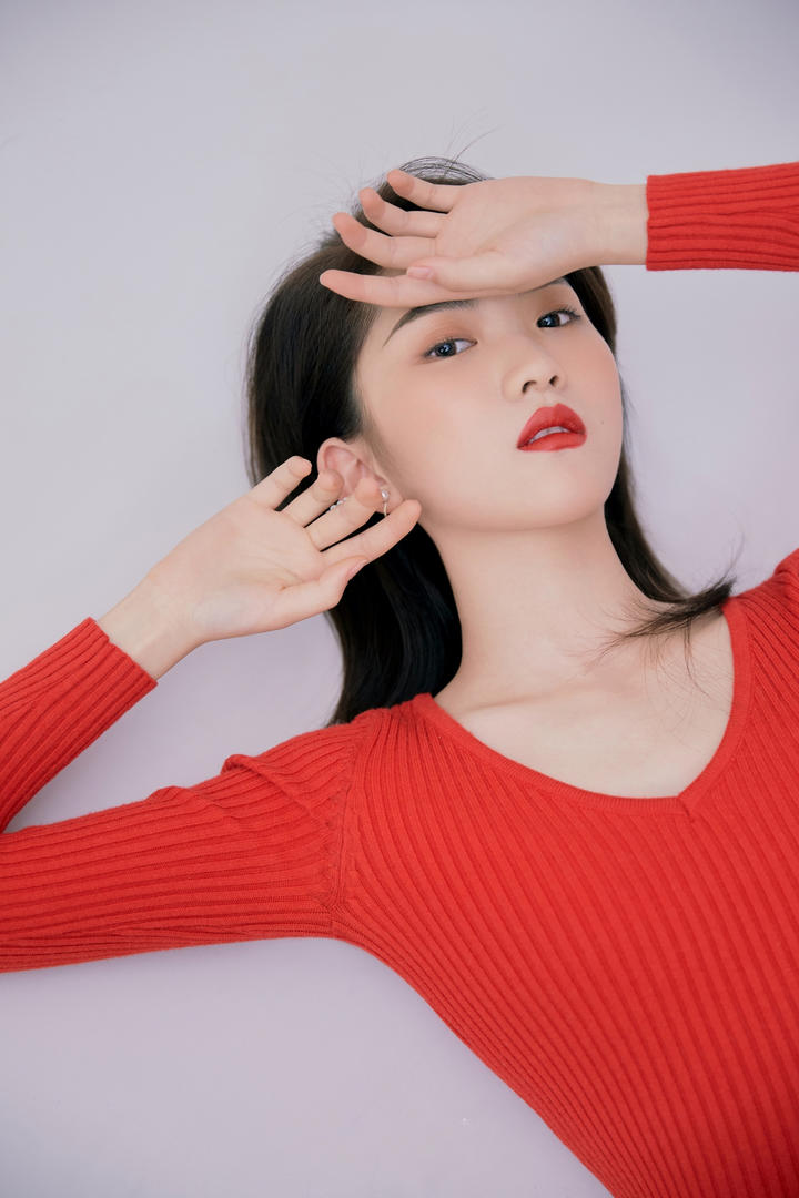 高清天然美红唇美女写真图片