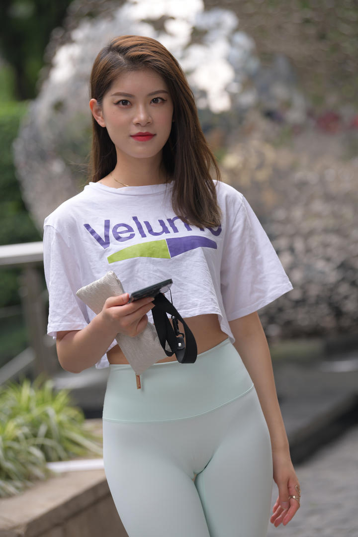 秀人网街拍紧身裤美女瑜伽教练性感图片