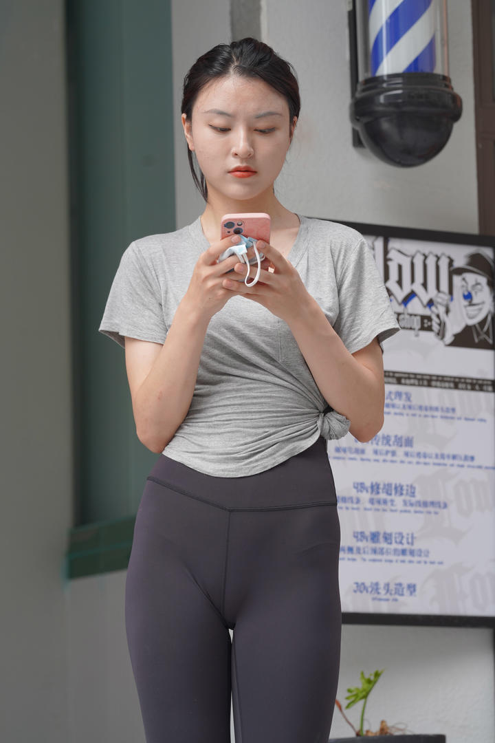 国内成熟的紧身裤美女高清图片