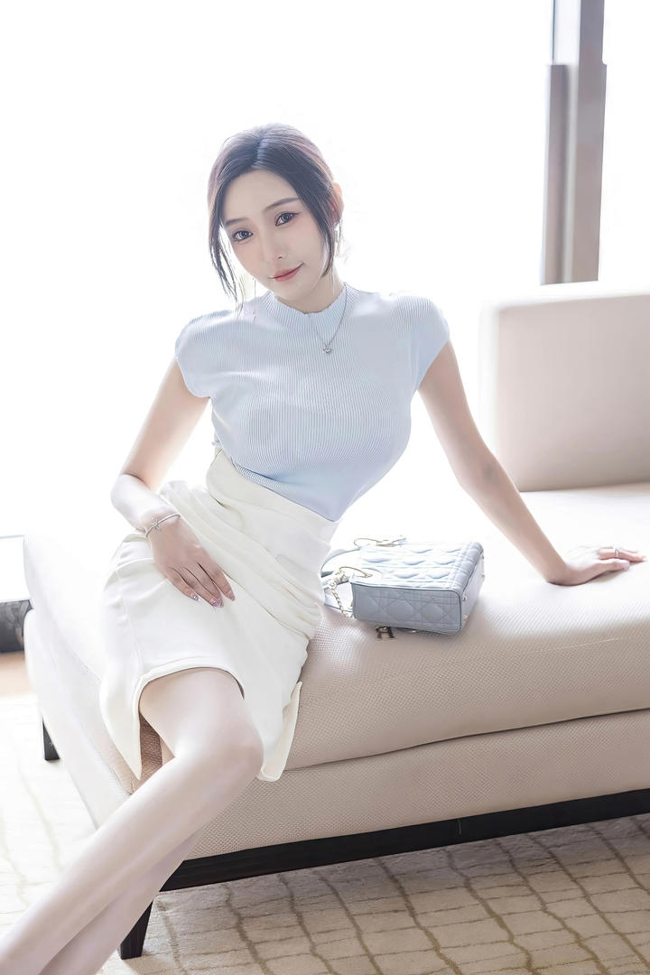 优雅时尚的推女郎王馨瑶国产精品美女写真图片