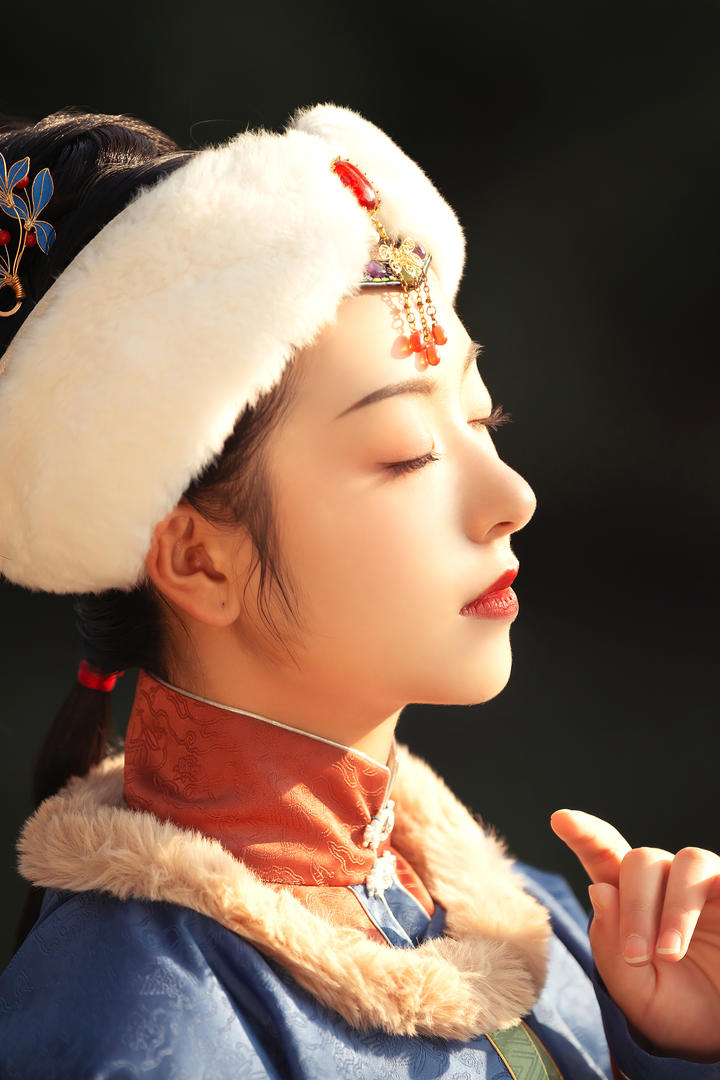 清公主格格古装美女头像侧面艺术写真图片