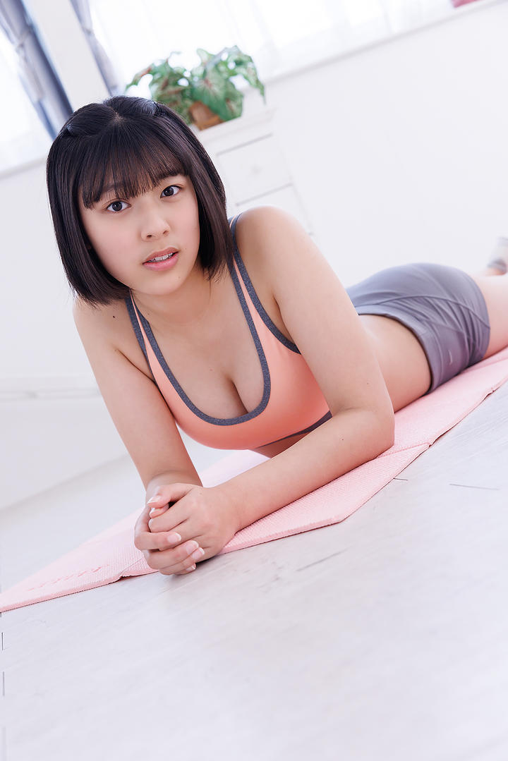 日本粉嫩少女做瑜伽高清性感美女手机壁纸大图