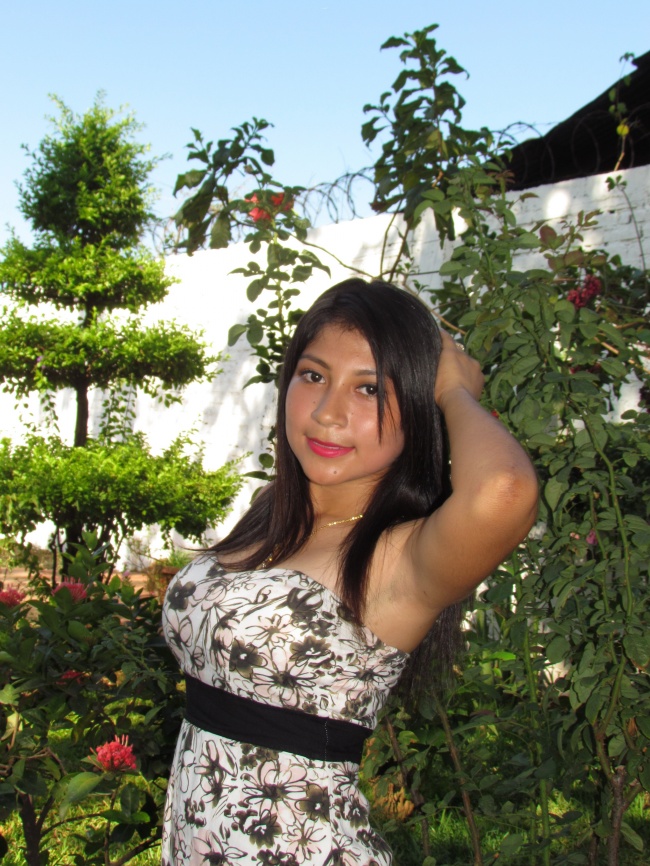 泰国抹胸裙美女图片