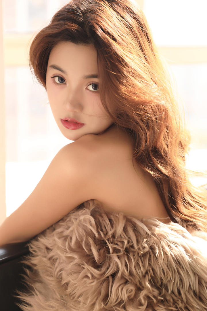 五官精致的漂亮美女主播摄影写真图片