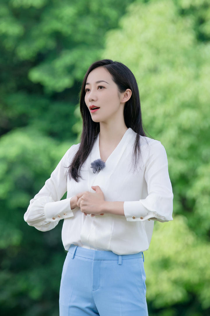 清纯养眼的美女明星韩雪户外摄影写真图片