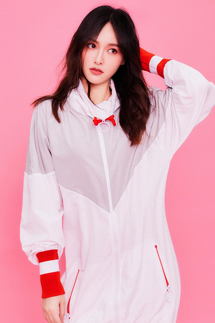 时尚的美女明星唐嫣图片