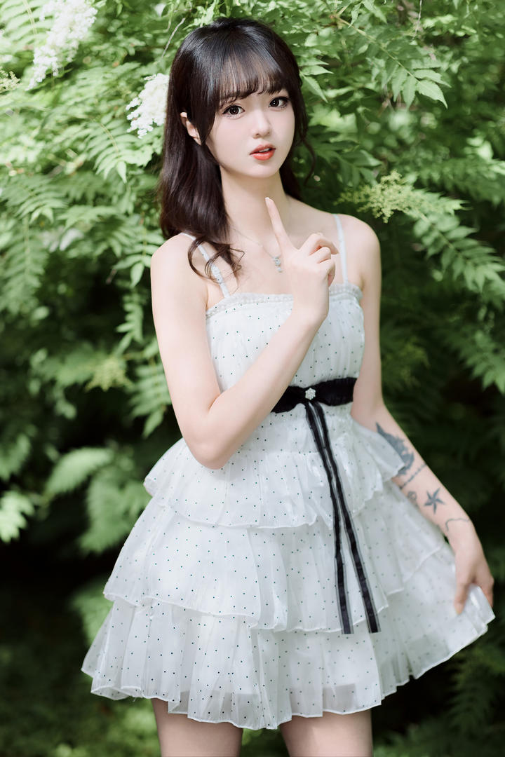 超短裙美女主播写真图片