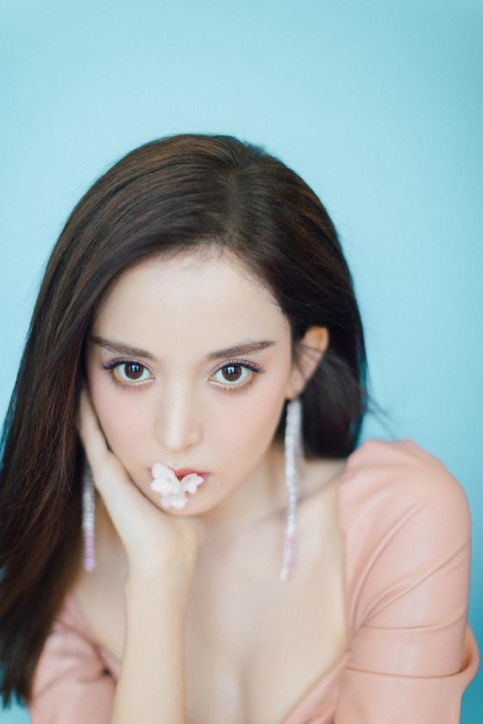 古力娜扎粉色裙子温柔漂亮写真图片