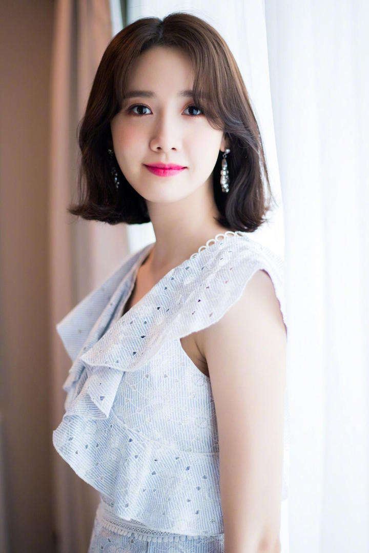 韩国美女林允儿生活照图片