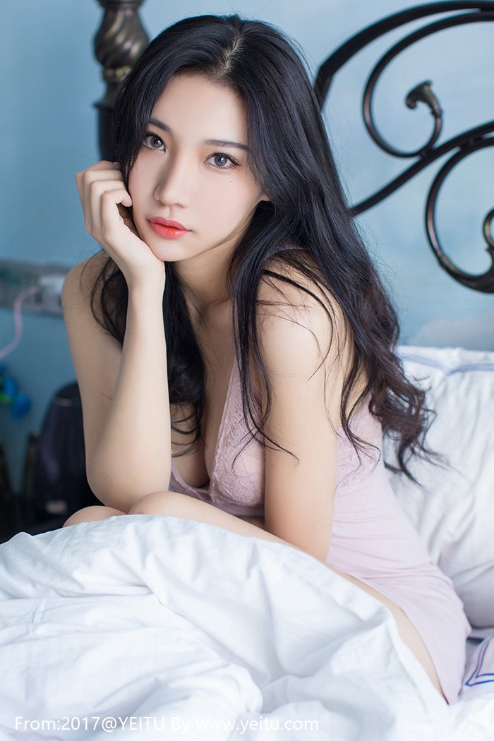 爱蜜社小狐狸Sica高耸玉兔天生丽质粉红私房写真