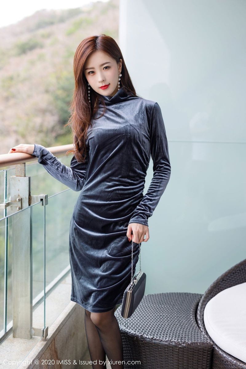 爱蜜社美女模特杨紫嫣Cynthia典雅礼裙与丝袜魅惑心愿旅拍