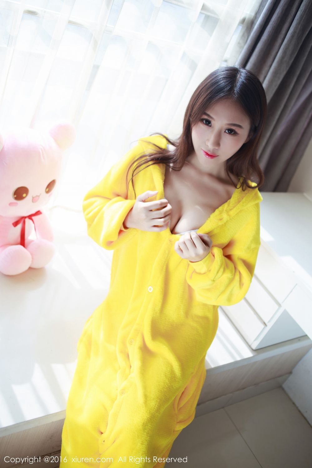 秀人网美女模特月音瞳性感美胸呼之欲出