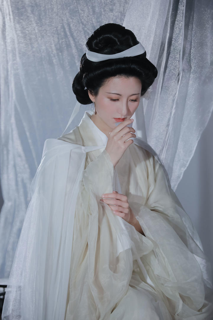 白衣古装美女图片