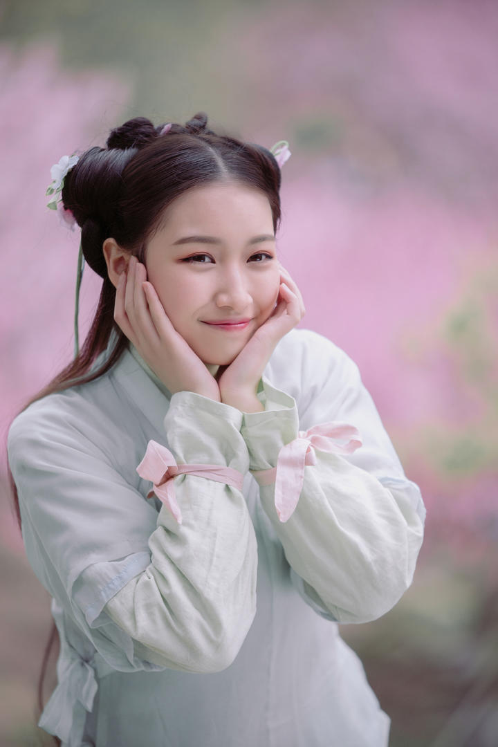 超可爱白衣古装美女艺术照写真图片大全