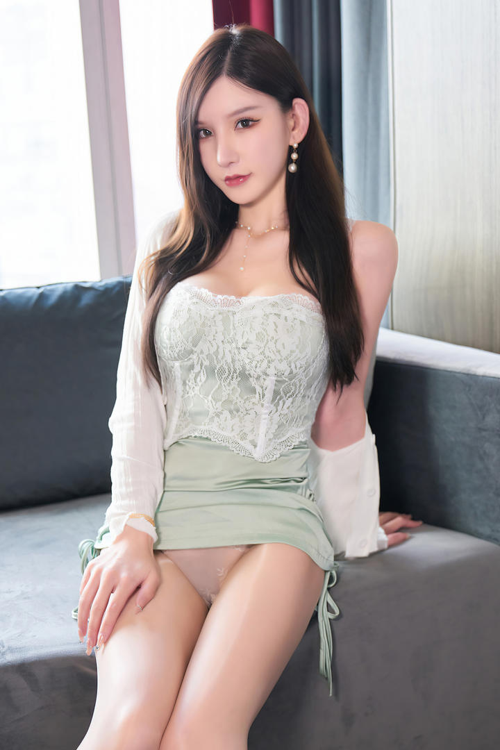 沙发上的国产欧美综合系列在线美女周于希性感写真套图