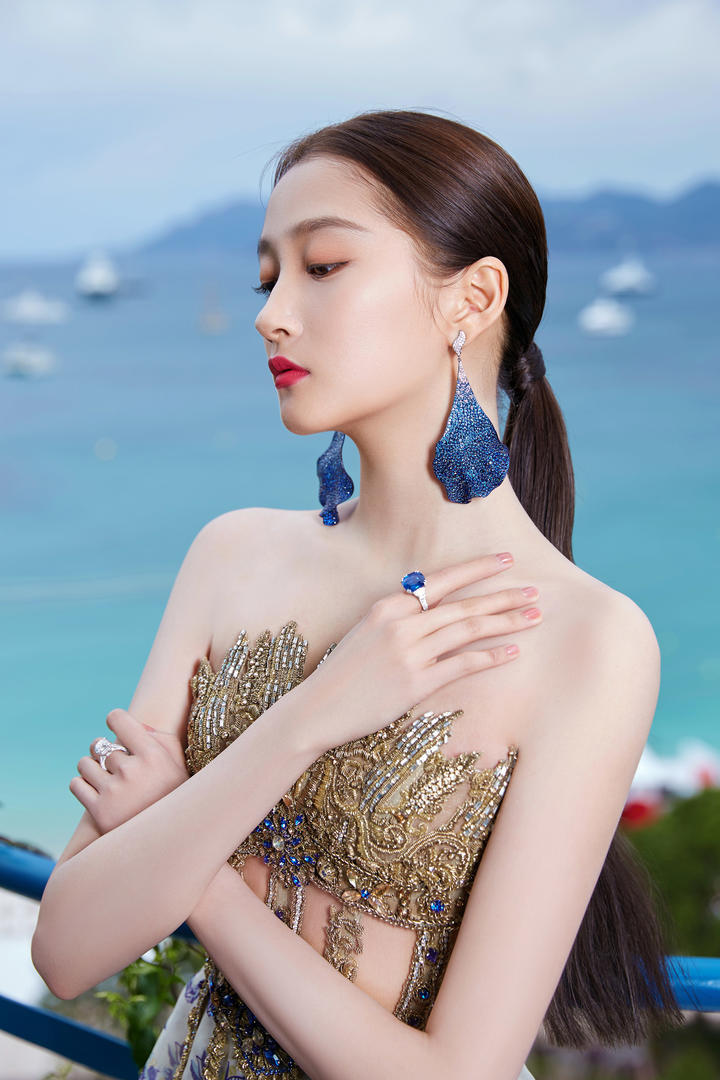 中国时尚美女明星壁纸关晓彤写真图片