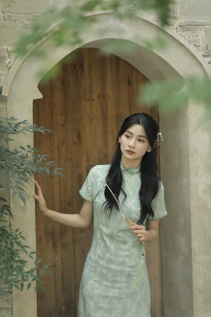 古典旗袍美女艺术街拍图片