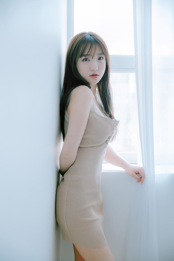 日系萌妹暴击！国产高颜值女生无辜眼神引宅男收藏