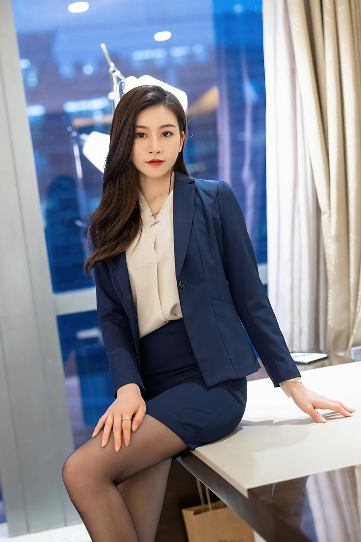 超高清116极品美女制服写真图片