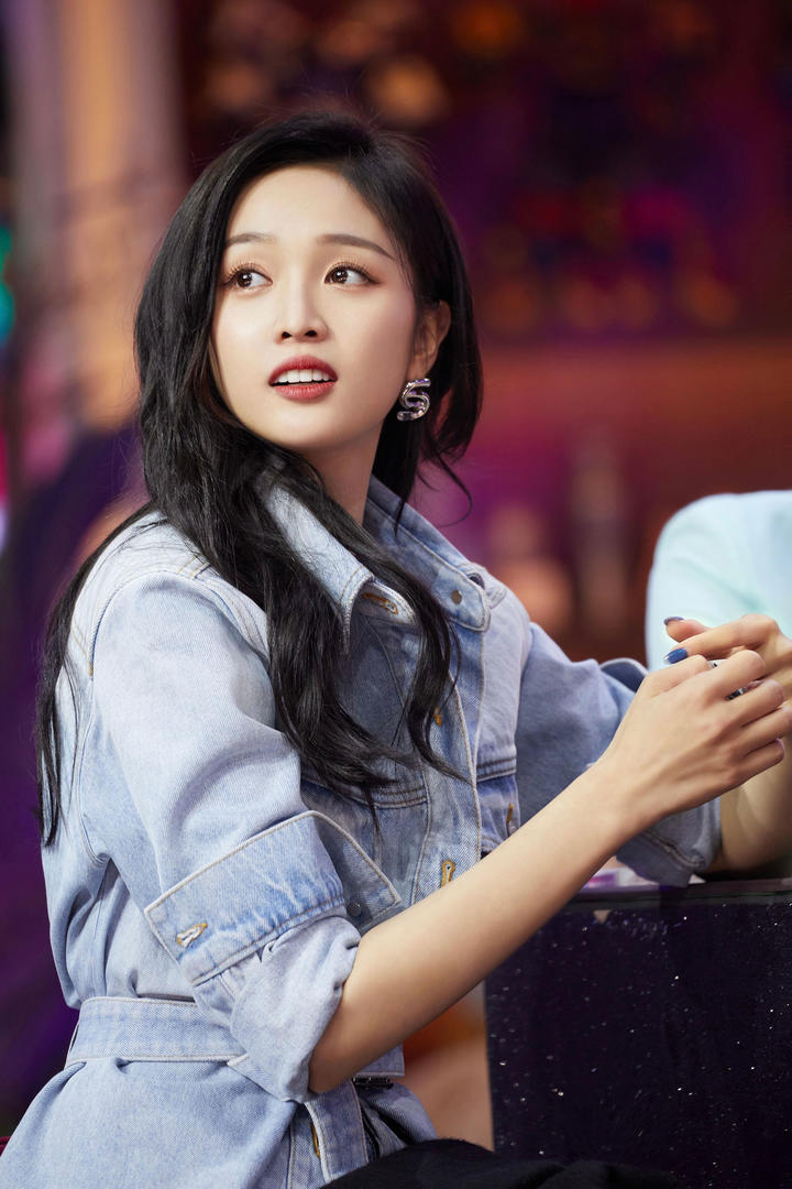 气质女明星吴宣仪综艺节目美照欣赏