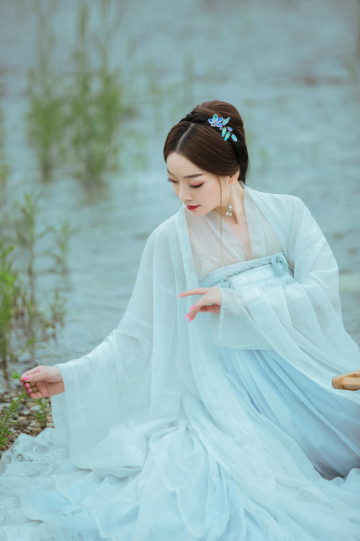 湖边的清纯汉服美女超好看仙气女生头像
